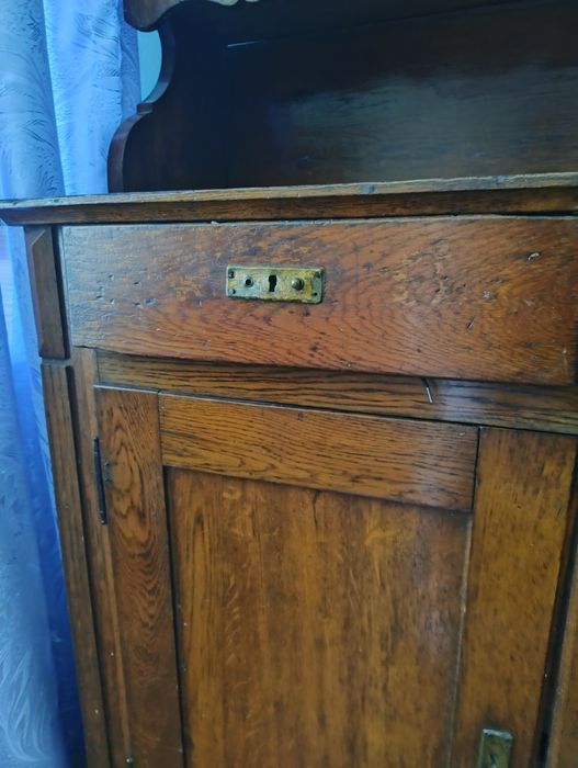 Kredens do renowacji