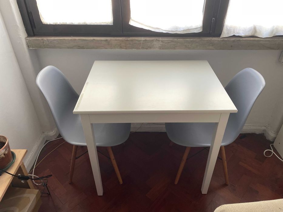 Conjunto Mesa IKEA Näsinge + 2 Cadeiras Nórdicas