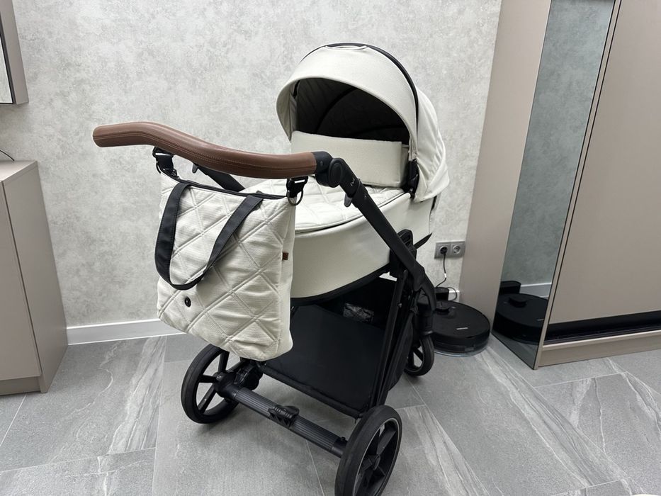 Коляска Roan ivi