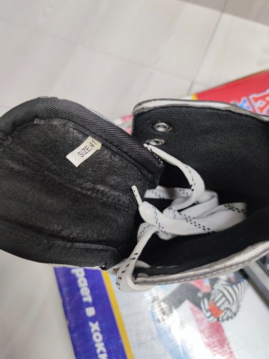 Продам нові, хокейні ковзани