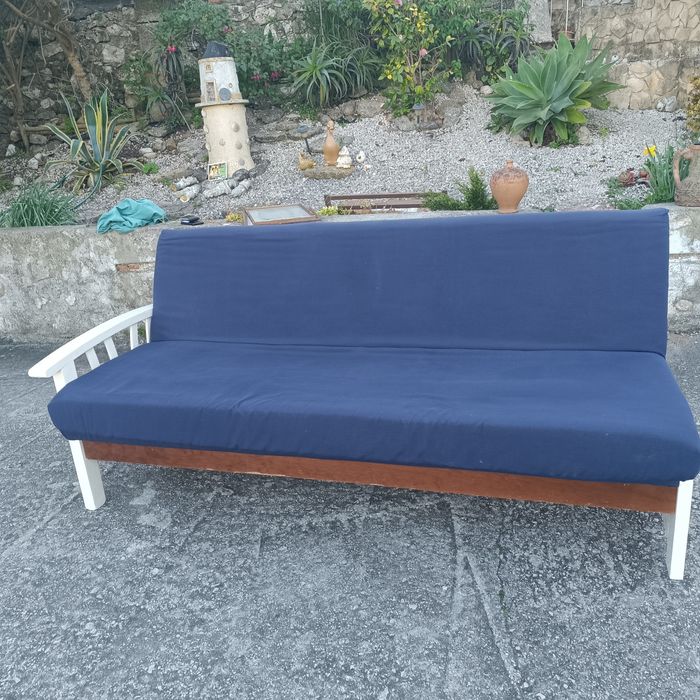 Sofá cama azul escuro