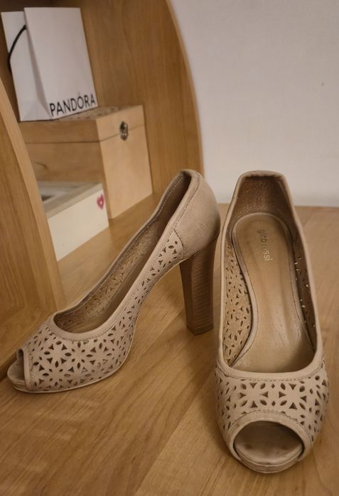 Buty na obcasie Gino Rossi 39