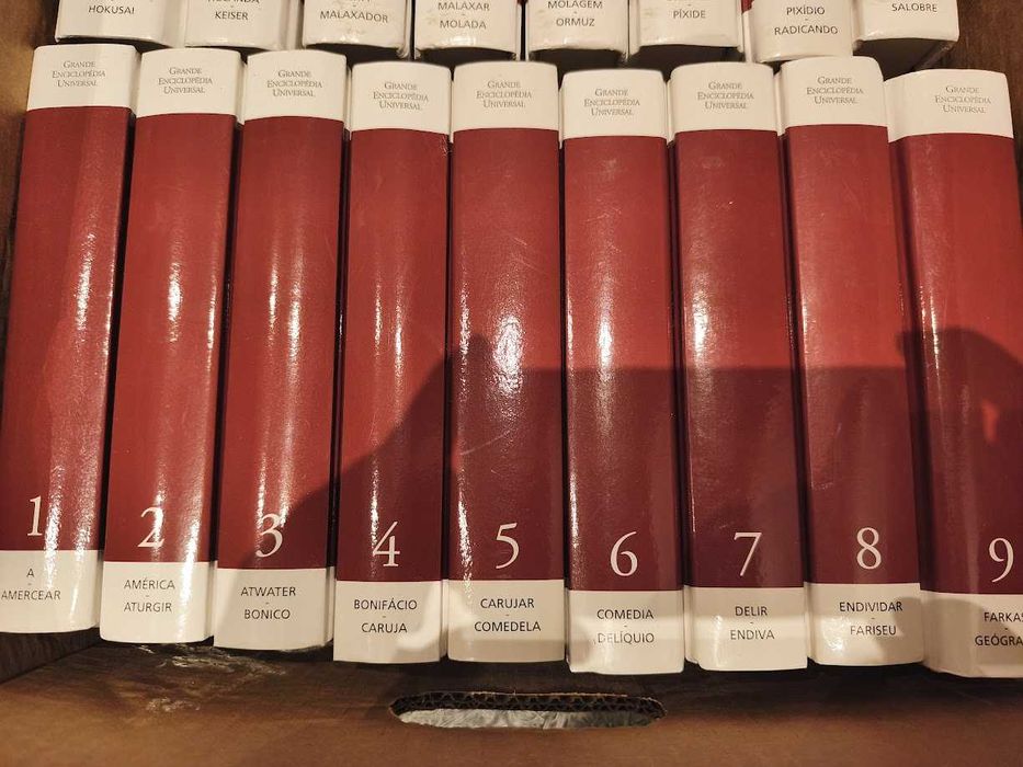 Grande Enciclopédia Universal - 30 Volumes