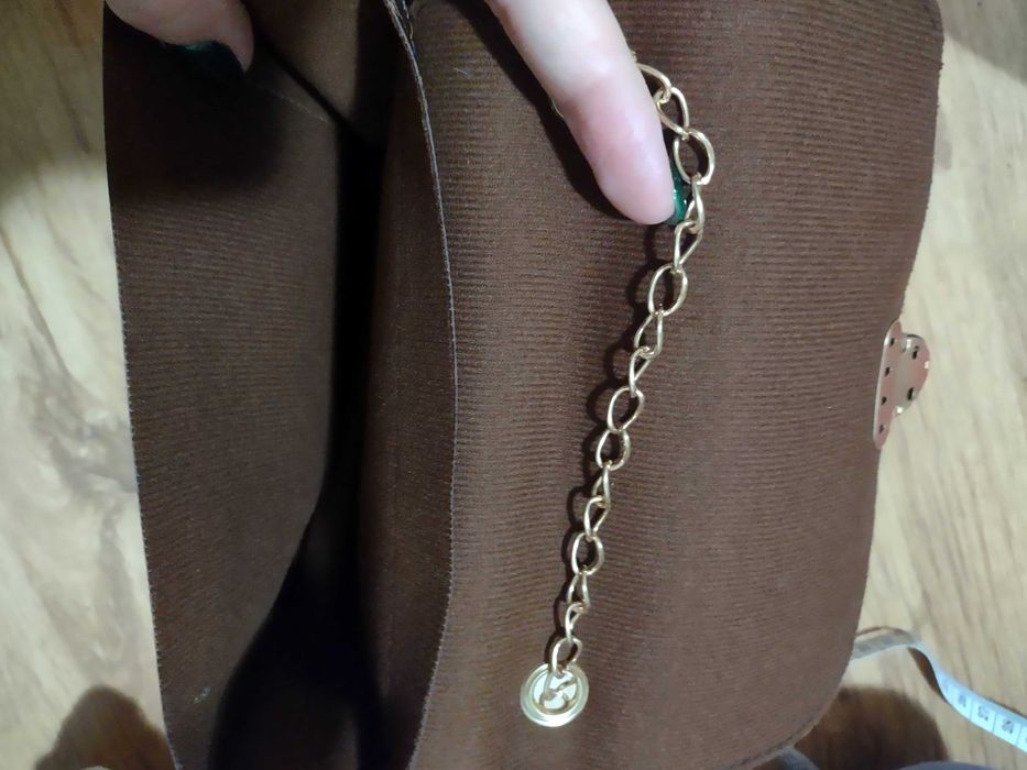 Mała torebka na łańcuszk