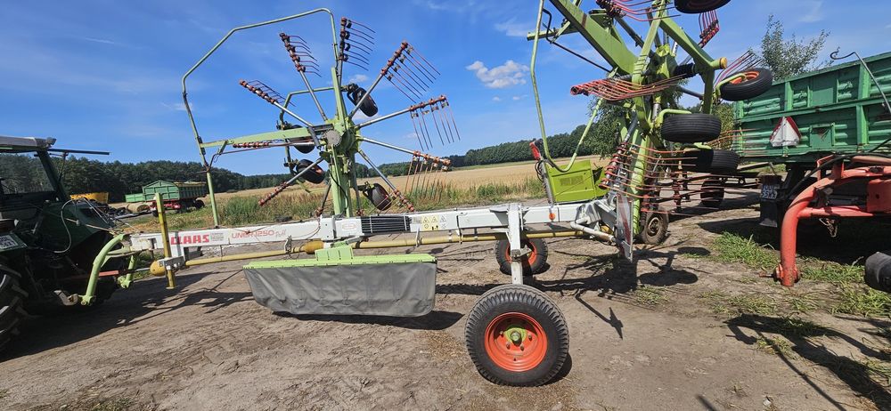 Zgrabiarka dwukaruzelowa claas przegrabiarka