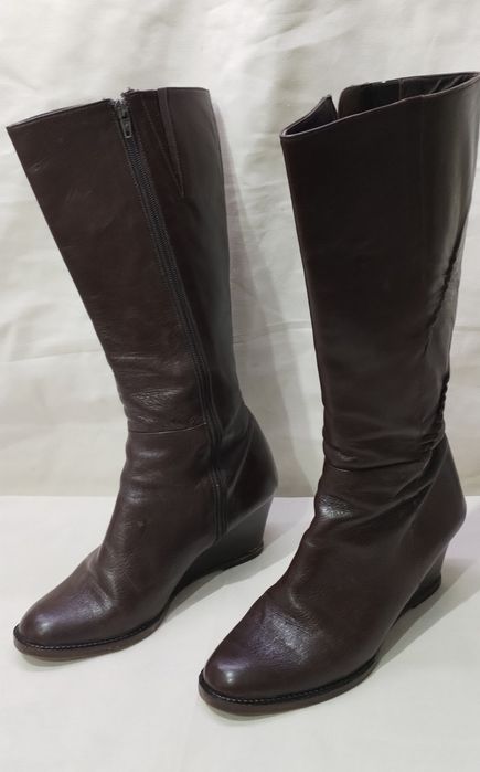 Botas cano alto cunha