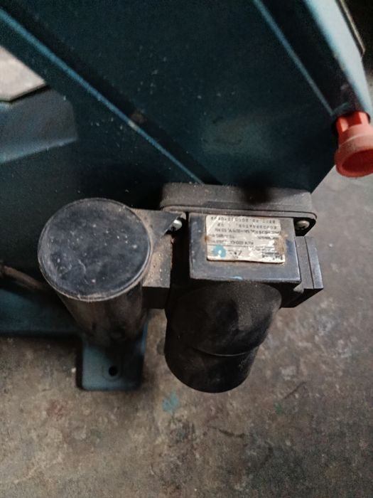 Стрічкова пилка по дереву