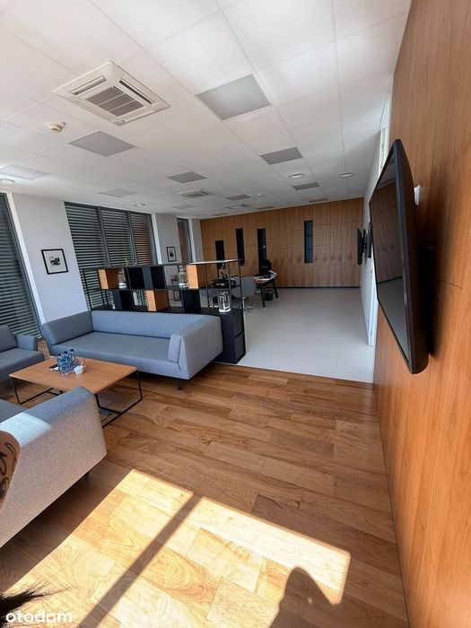 Nowoczesna, reprezentacyjna przestrzeń biurowa z garażem – 220,44 m²