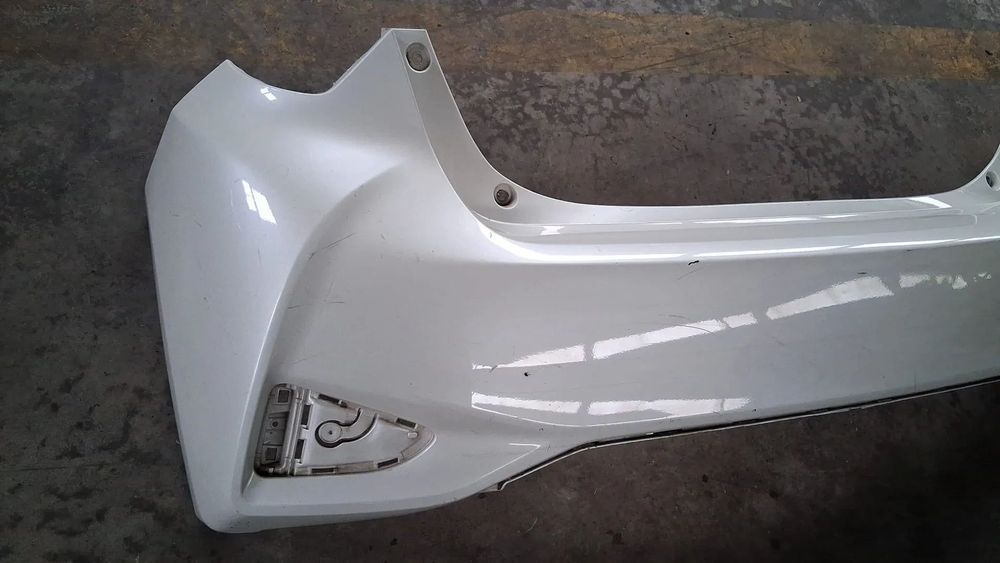 Para-choques traseiro Toyota Yaris P13 facelift 2017-2020