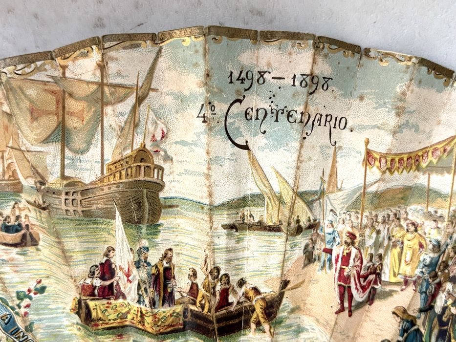 Raro leque comemorativo do 4° Centenário da chegada de Vasco da Gama..