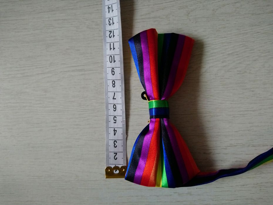 Метелик бабочка різнокольоровий