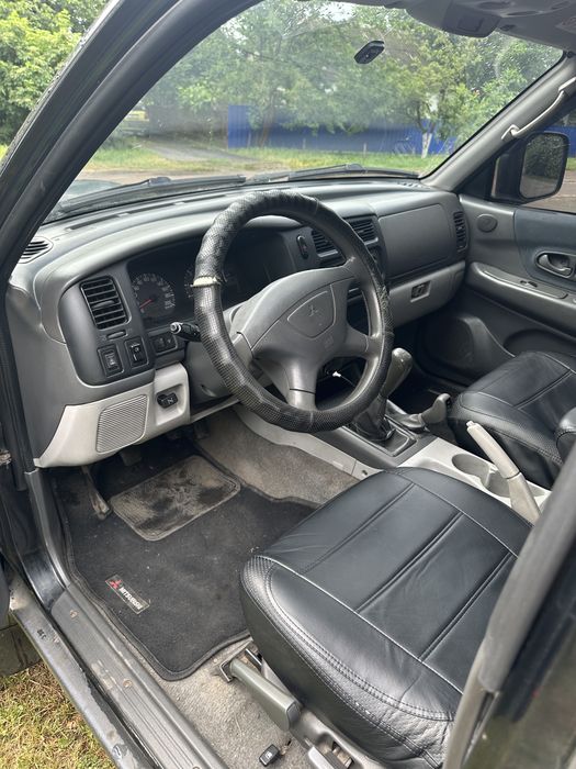 Mitsubishi pajero sport 1