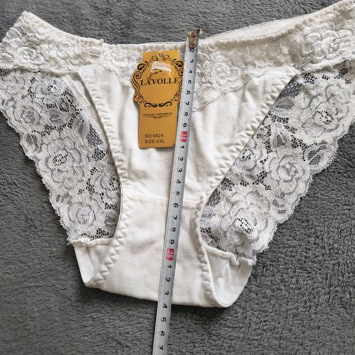 Białe bawełniane majtki