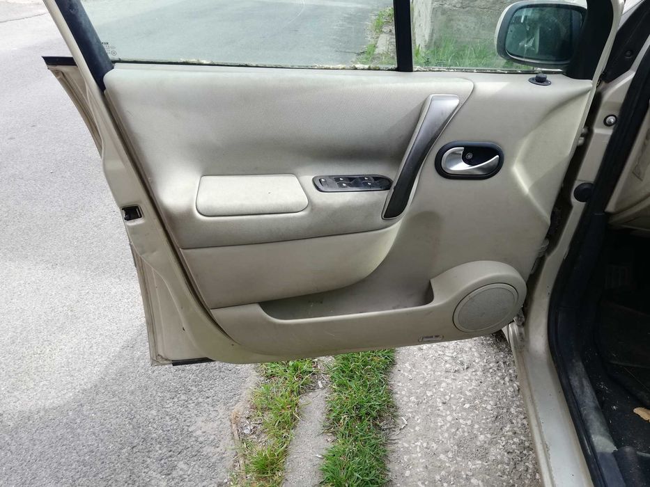 Renault Scenic II 1,9 DCI 2005r- Klapa tył i inne  części