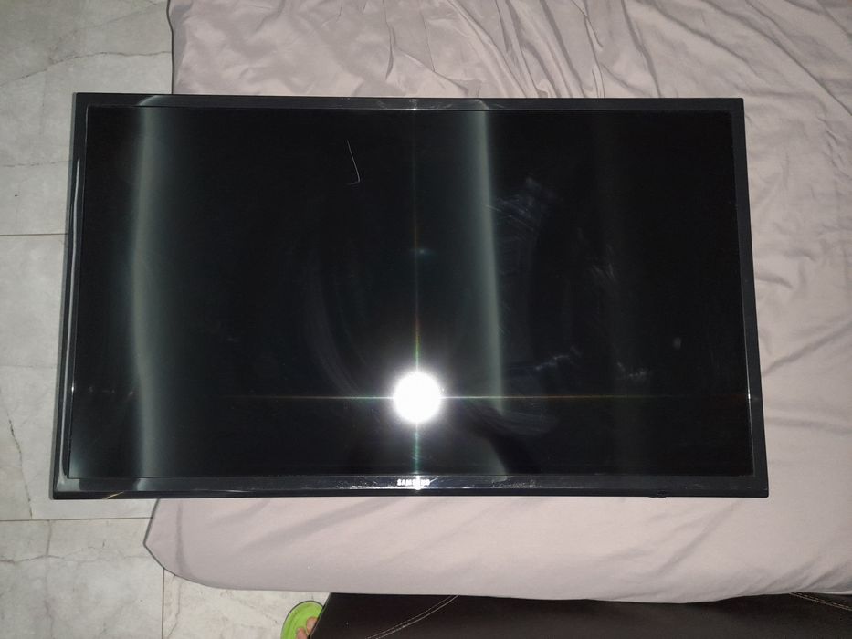 Телевизор Samsung UE39EH5003W на запчасти выпускает 2013.03