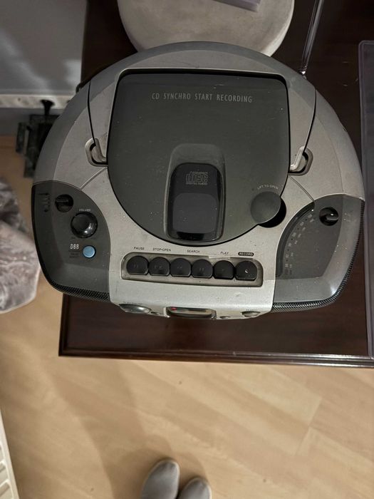 Magnetofon Philips na kasety i płyty CD