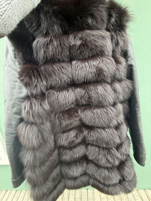 Продам  натуральную жилетку мех песец