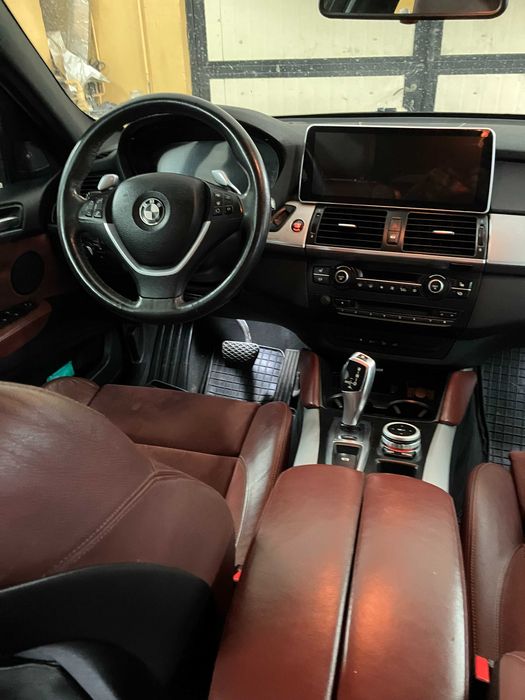 Sprzedam BMW X6 4,0 D  Po dużym serwisie.