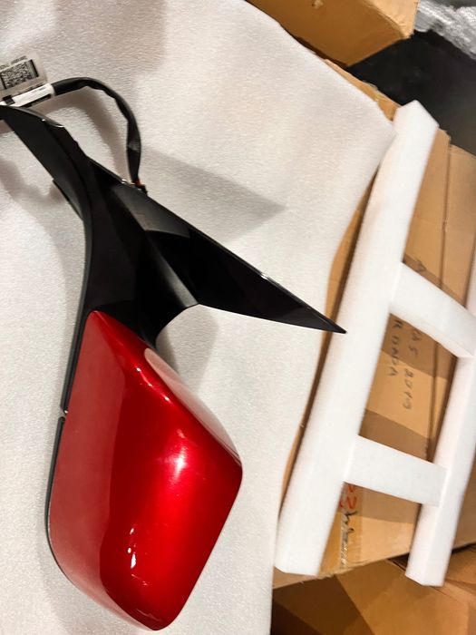 Дзеркало до Tesla model 3