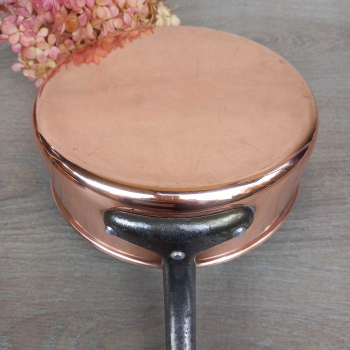 Duża miedziana głęboka patelnia poj. 2,5 litra - sygnowana