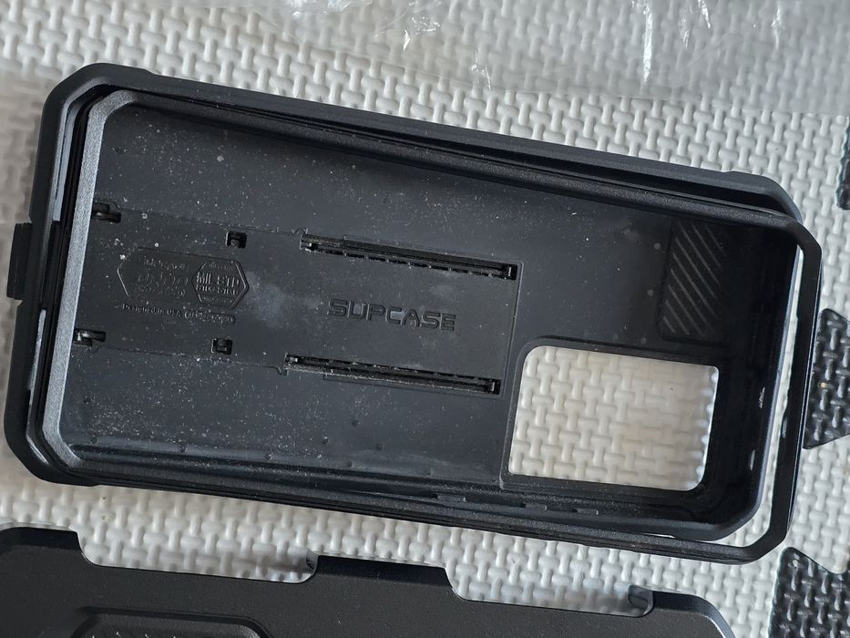 Etui pancerne do Samsung Galaxy S21 Ultra Supcase pro czarne