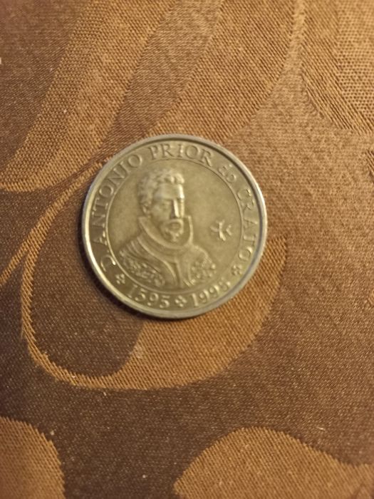 Moeda de 100 escudos antiquíssima