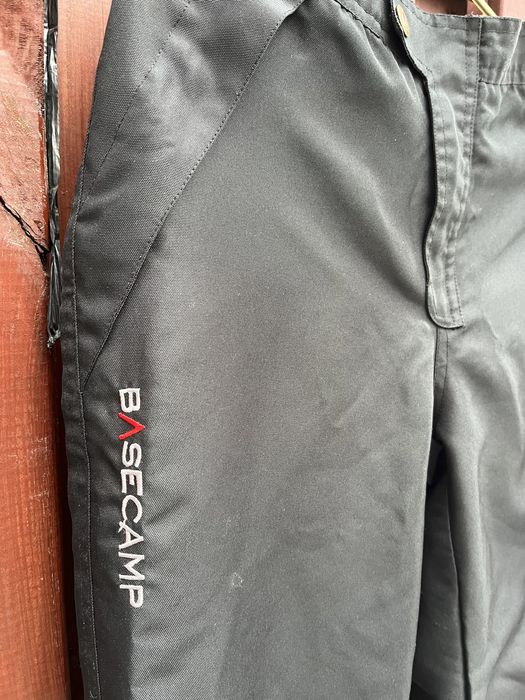 Spodnie zimowe narciarskie Basecamp 152 cm.