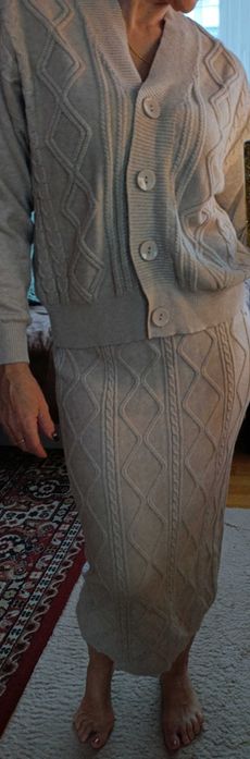 Komplet sweter i spódnica z dzianiny beżowa, r. S/M