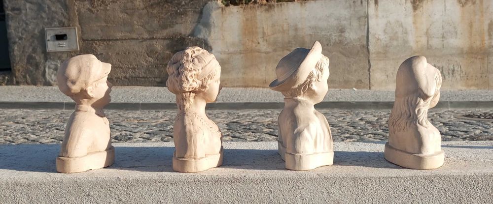 Antigos bustos em terracota