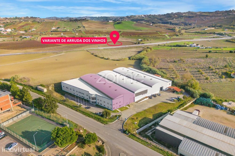 Armazém 2.307 m² com cais, racks e acesso direto à A10