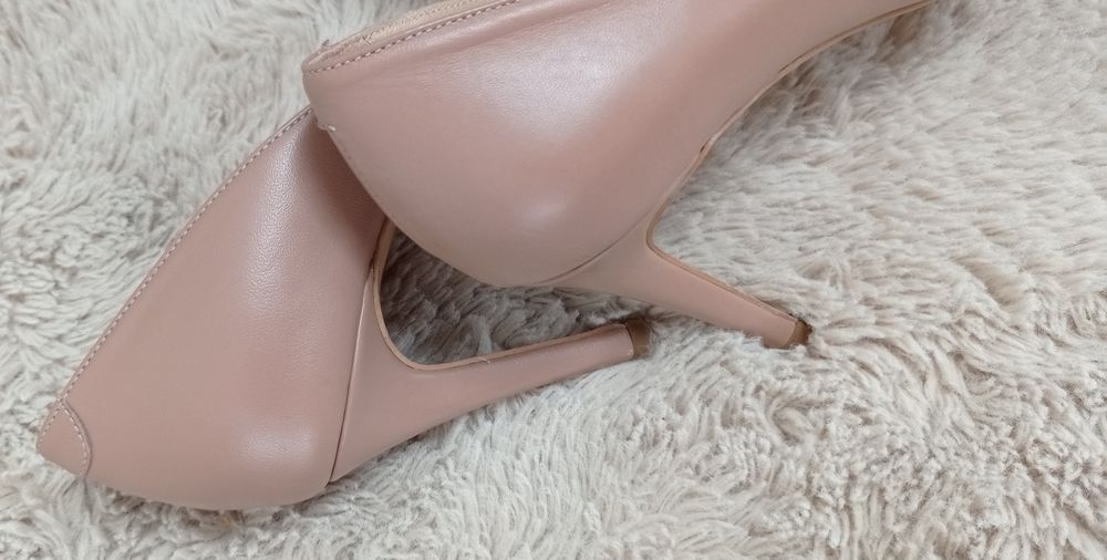 szpilki Gino Rossi beżowe 39