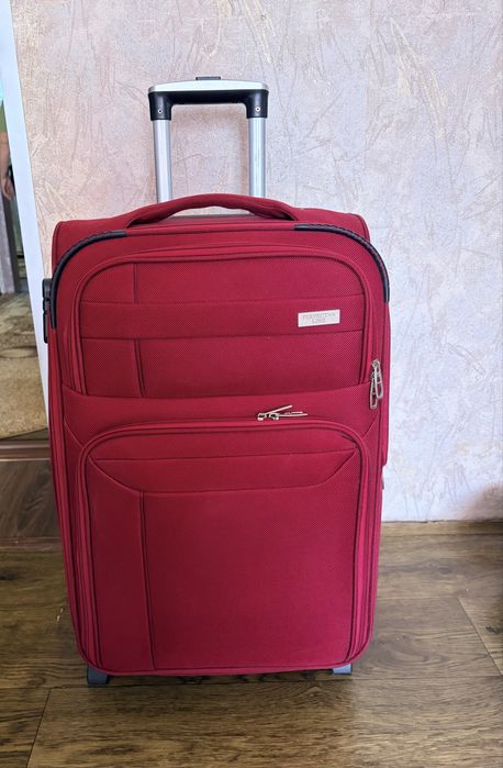 Дорожня валіза на колесах, стан нової