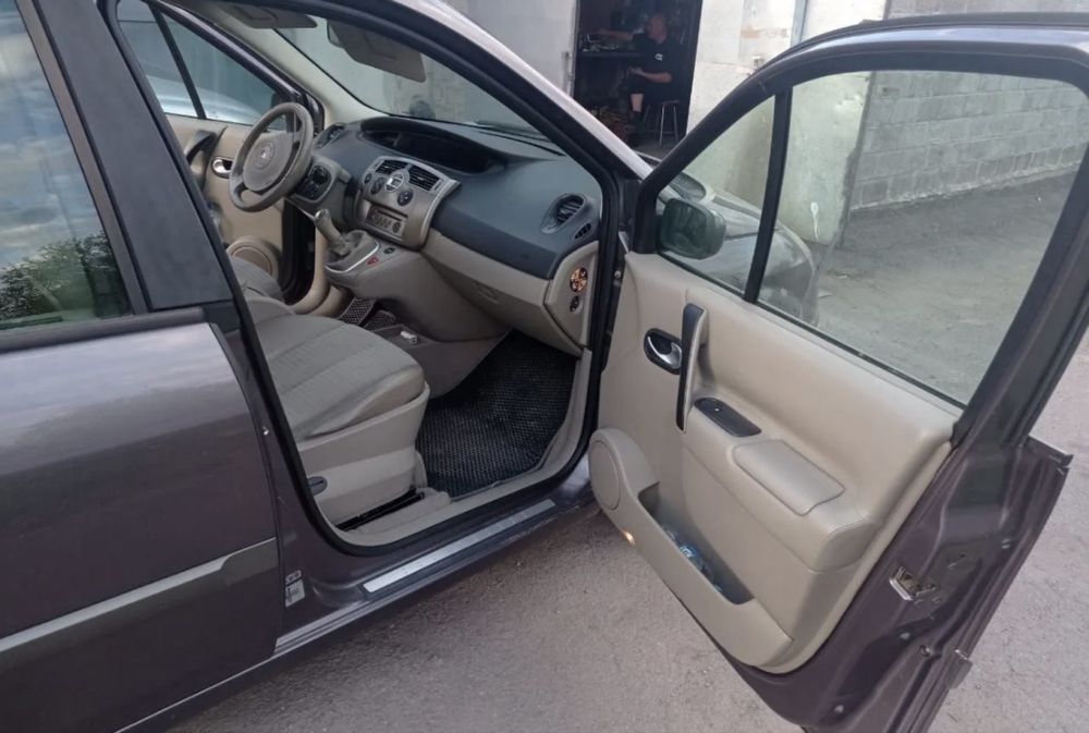 Renault Scenic 2005 год