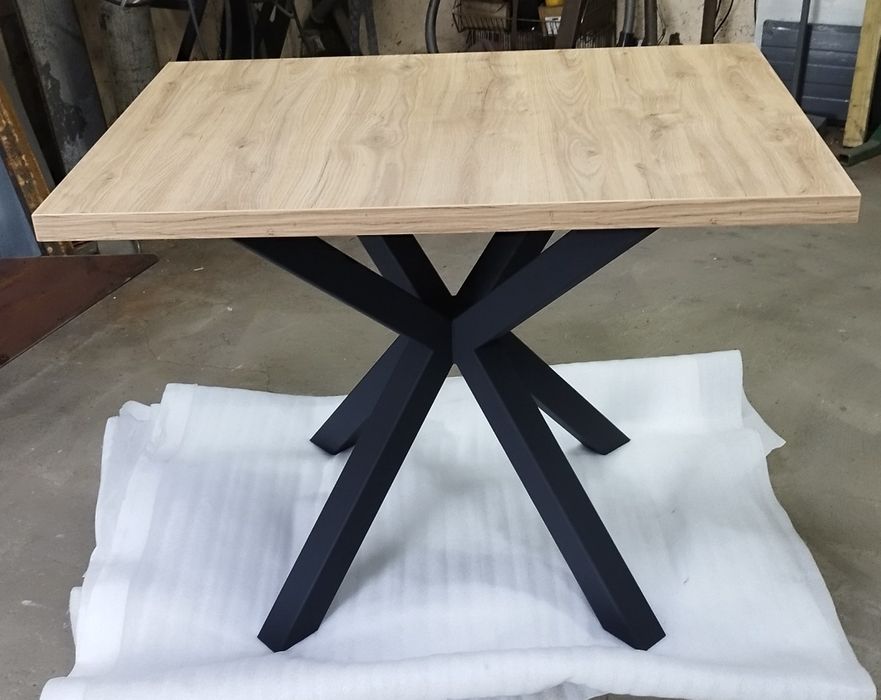 Stół, stolik do jadalni, industrialny