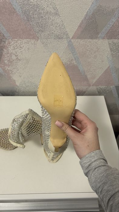 Туфлі на підборах зі стразами