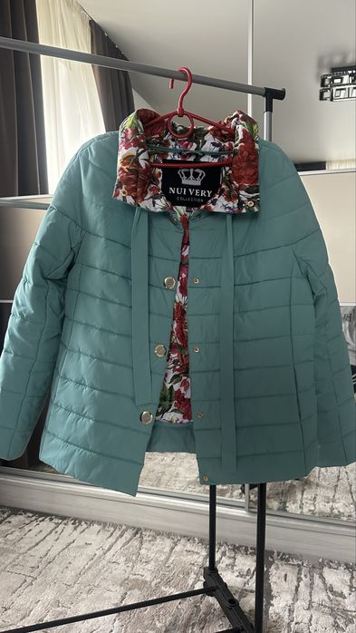 Продам  женскую куртку 48р.