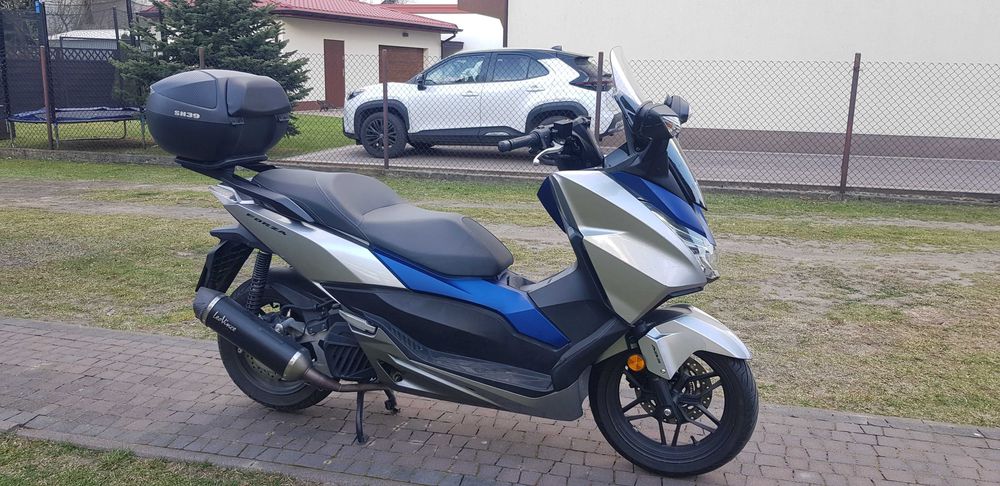 Honda NSS Forza 125 Salon Polska rok 2017 Leovince