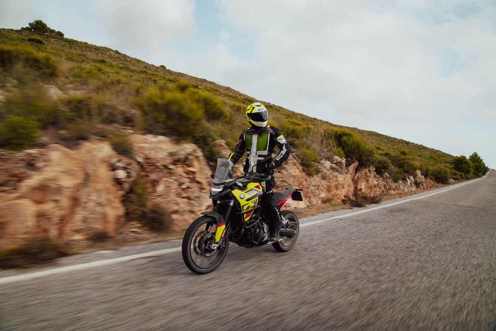 BMW F900GS 2025, 5900 km, idealny, zimowanie w Hiszpanii