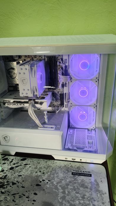 MSI ПК в сборе в белом цвете
