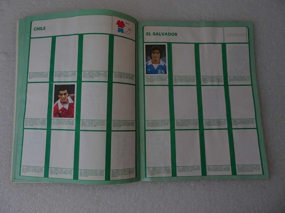 Caderneta de cromos de futebol Mundial de Futebol 82 Disvenda (tem 71)