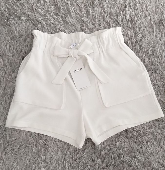 Calções brancos da Tiffosi