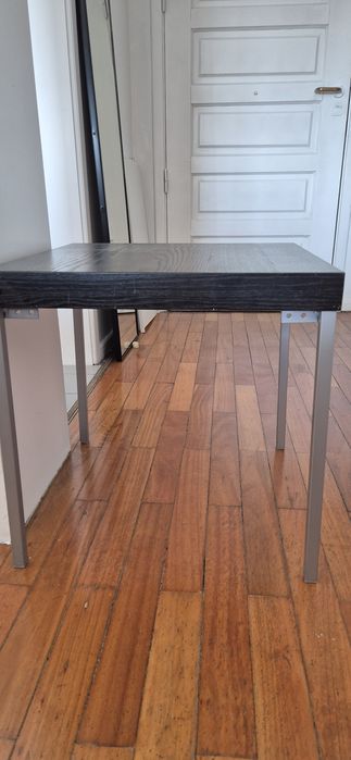 Mesa de centro em madeira e mental