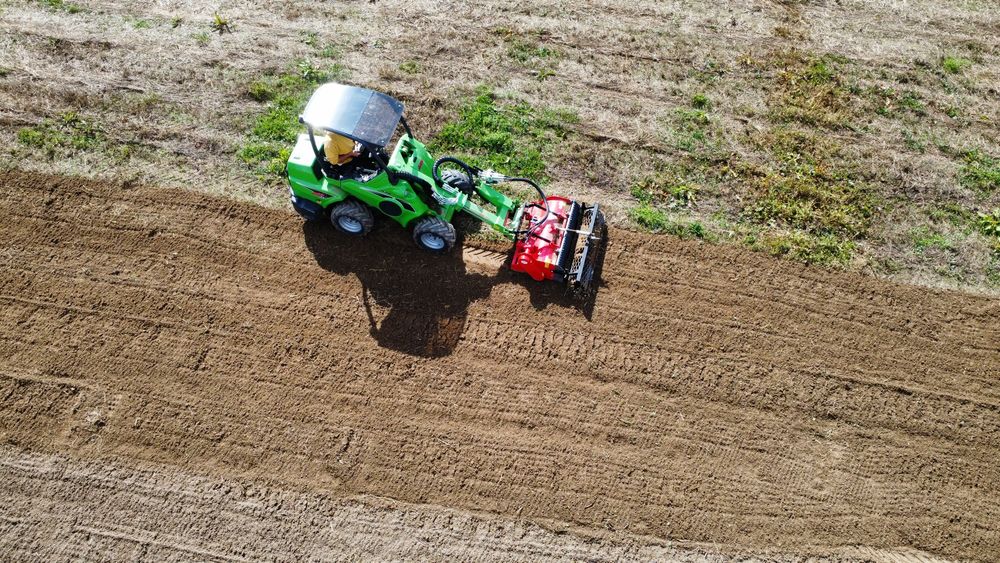 Usługi glebogryzarką , niwelacja terenu