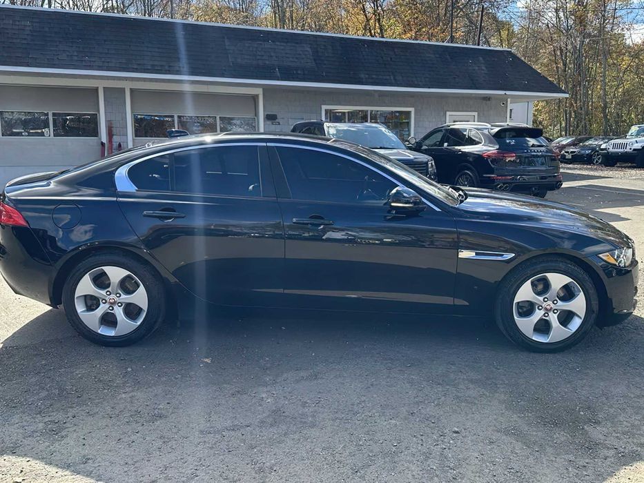 Jaguar XE 25t      2018