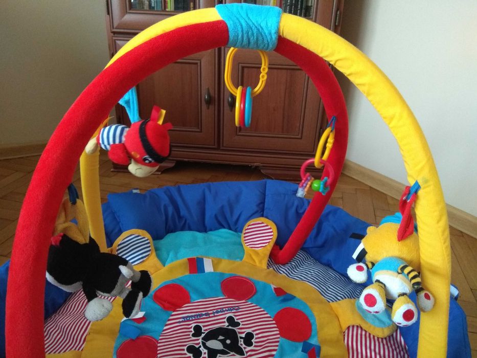 Mata do zabawy z funkcją kojca canpol babies piraci