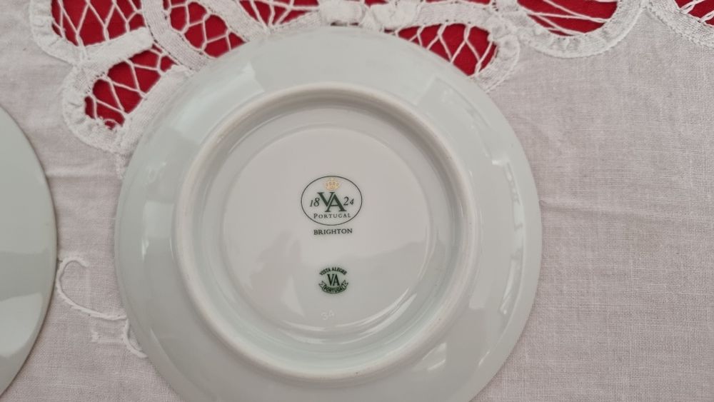 Vista Alegre- Brighton 2 chávenas de café com pires