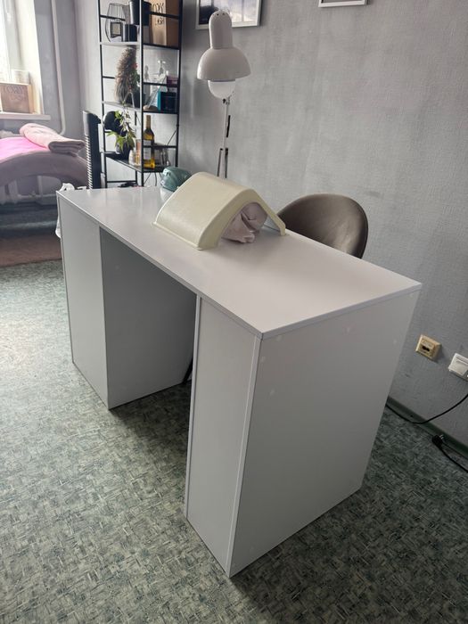 Продам стіл, тумбу та поличку