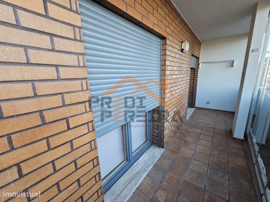Arrendamento T3 com terraço e garagem, Urb. Jardim da Amoreira, Ram...