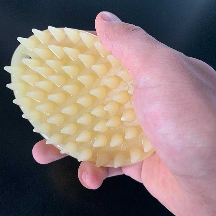 Щетка силиконовая для собак и кошек DoggyMan.Размер L Силіконова щітка