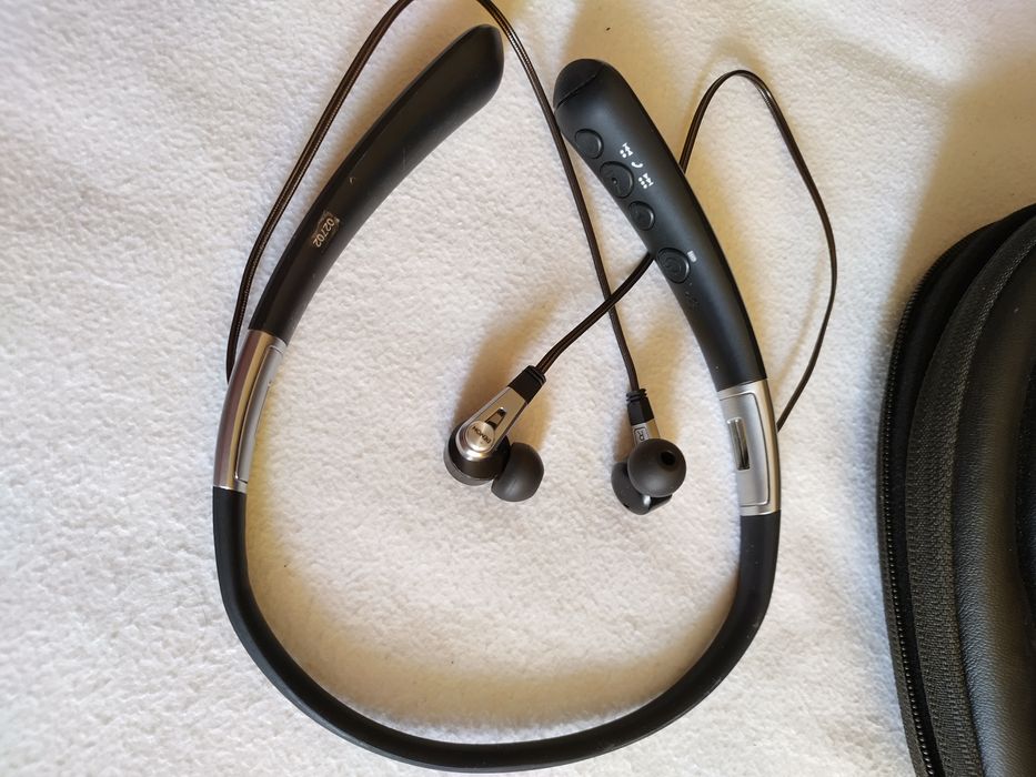 Навушники Denon AH-C820W та AH-D510R.